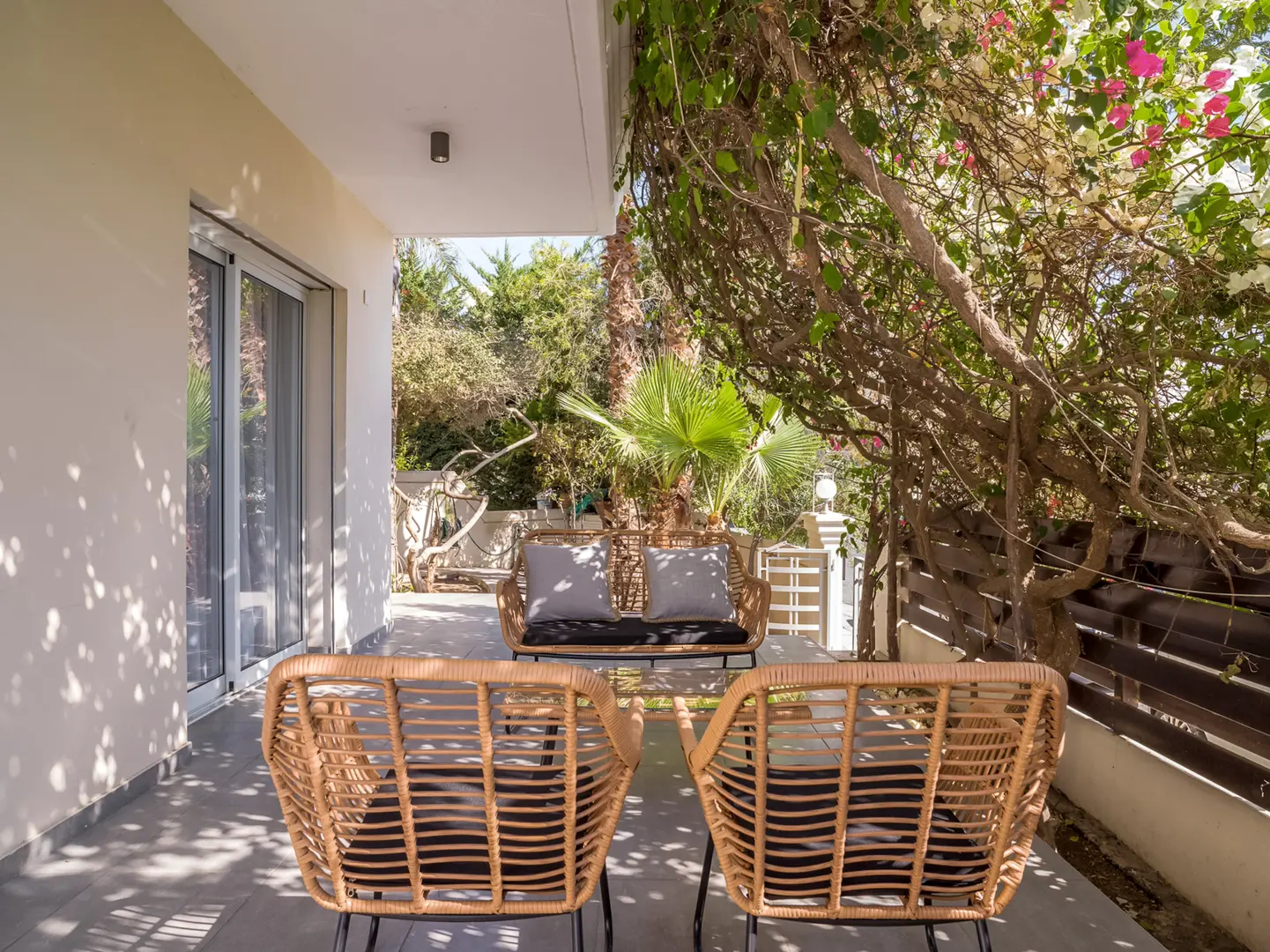 LAMBIS HOUSE – photo 14 of 15