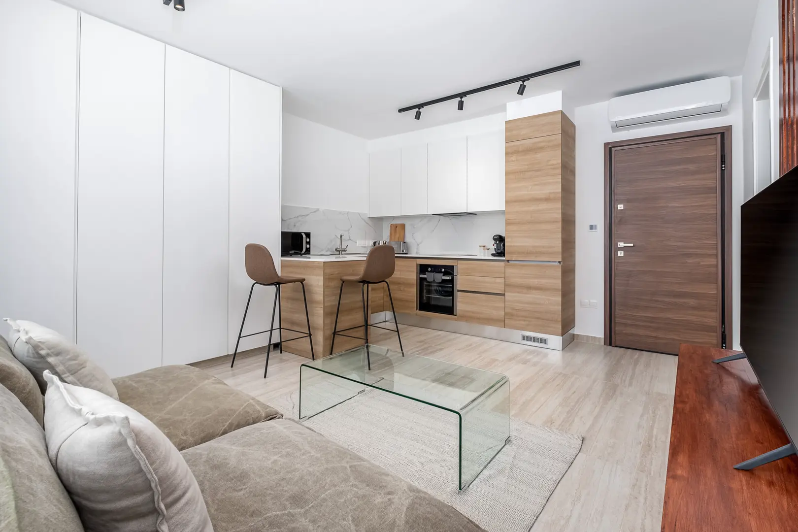 ADELINA RESIDENCE II – photo 3 of 12