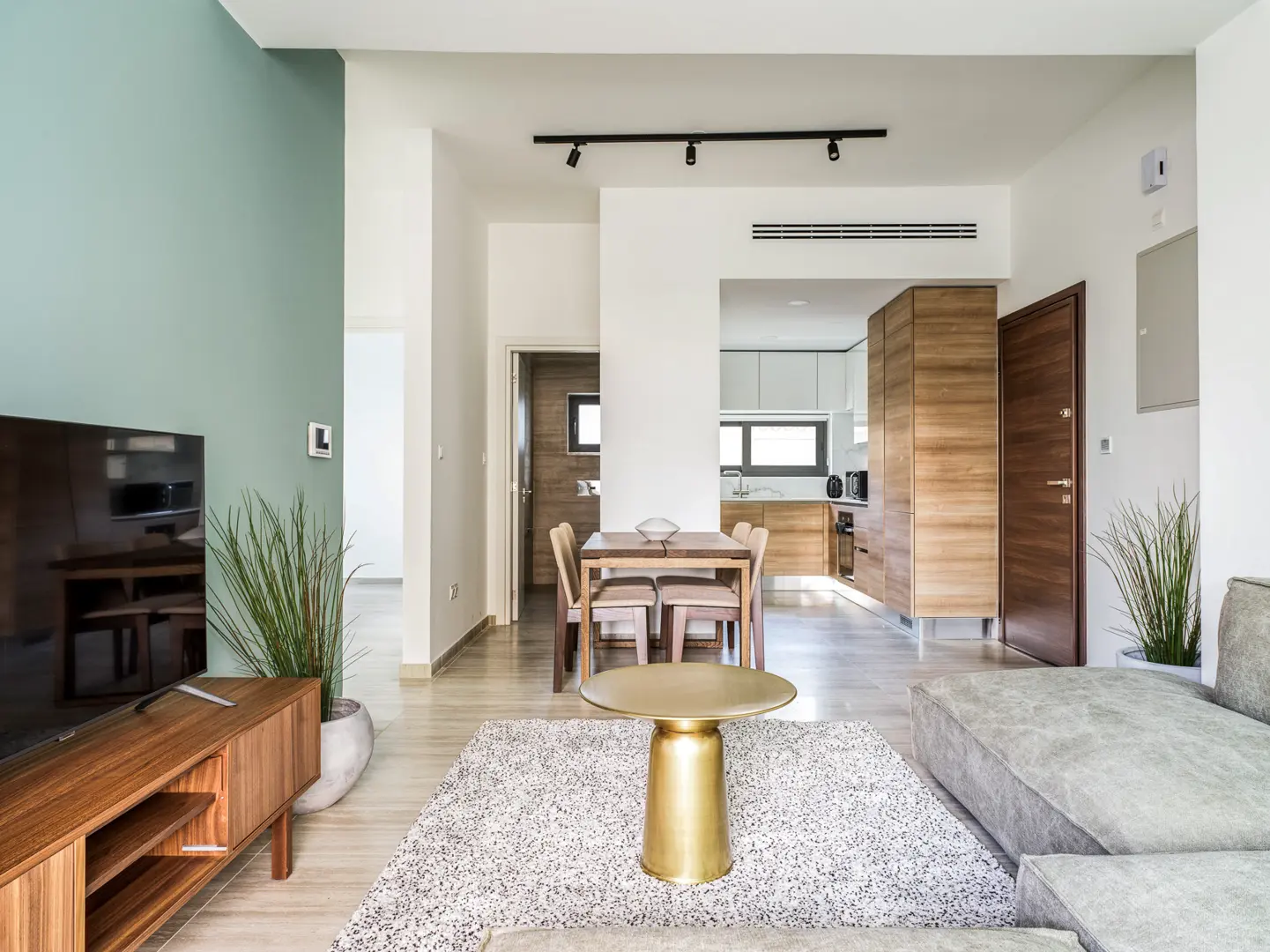 ADELINA RESIDENCE III – photo 2 of 13