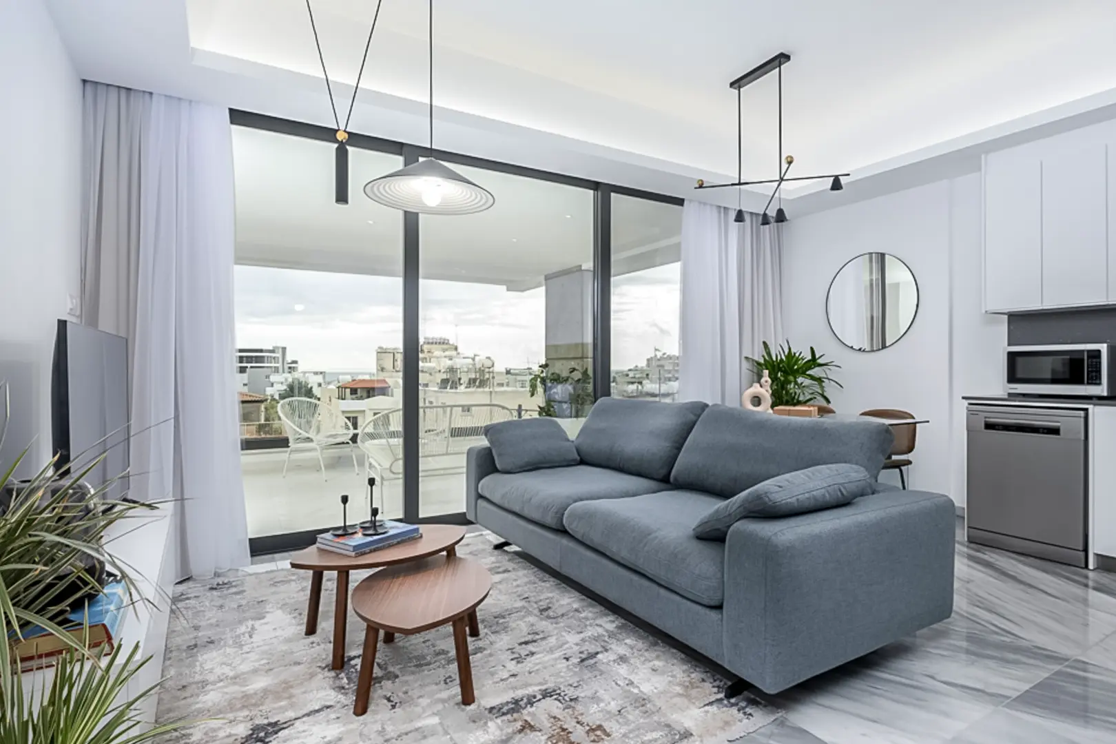 PLUS 25 RESIDENCE V