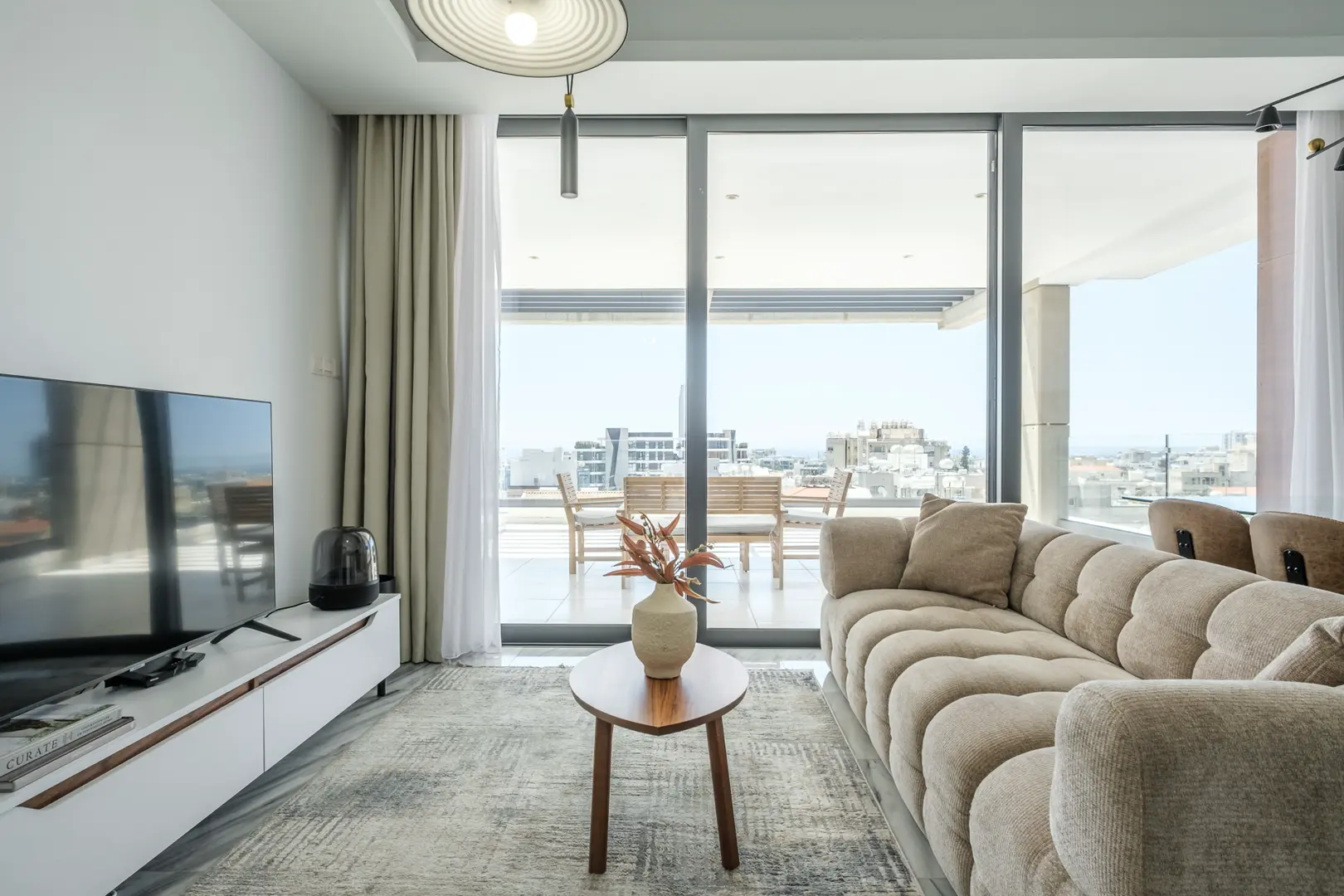 PLUS 25 RESIDENCE VII
