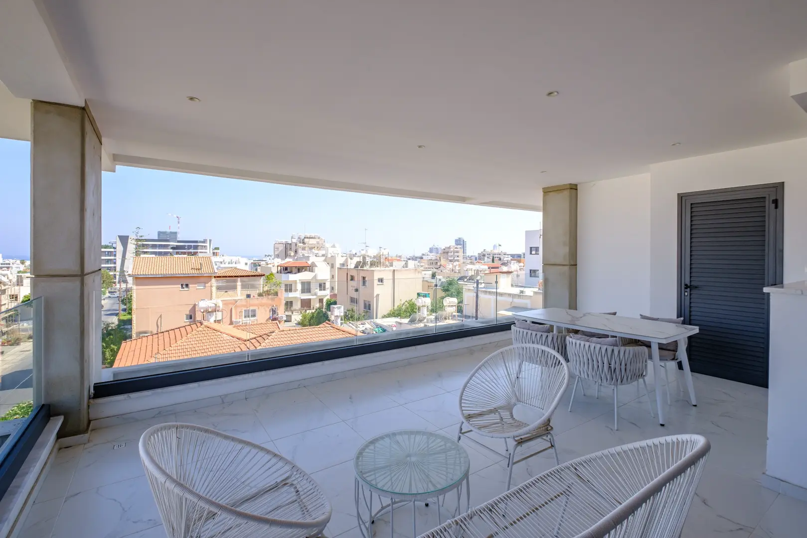 PLUS 25 RESIDENCE VI – photo 12 of 17