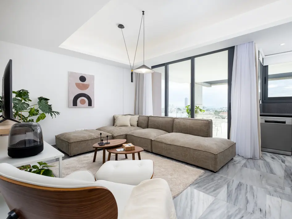 PLUS 25 RESIDENCE VIII
