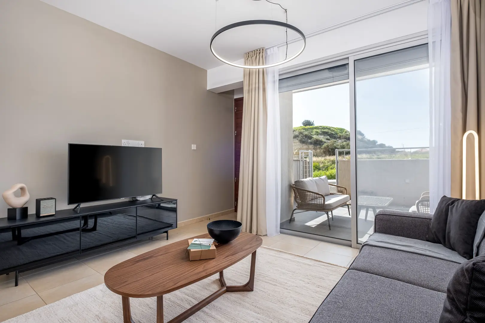 V1 RESIDENCE – photo 2 of 12