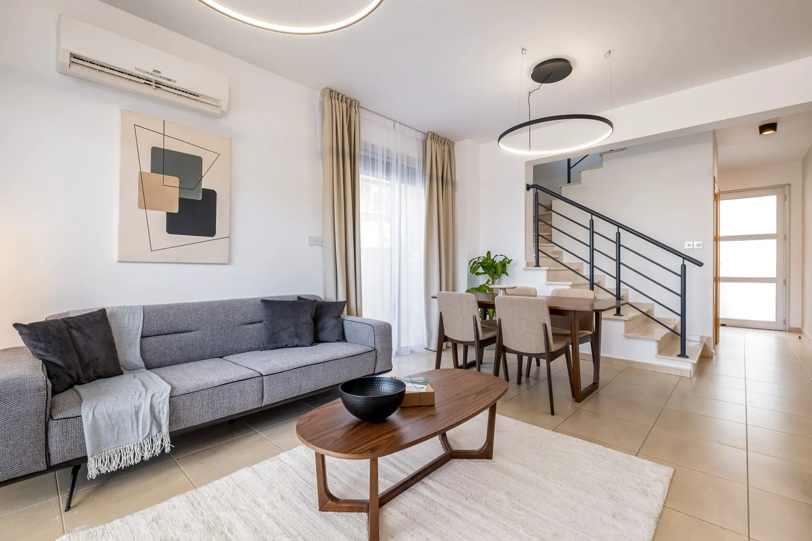 V1 RESIDENCE – photo 3 of 12