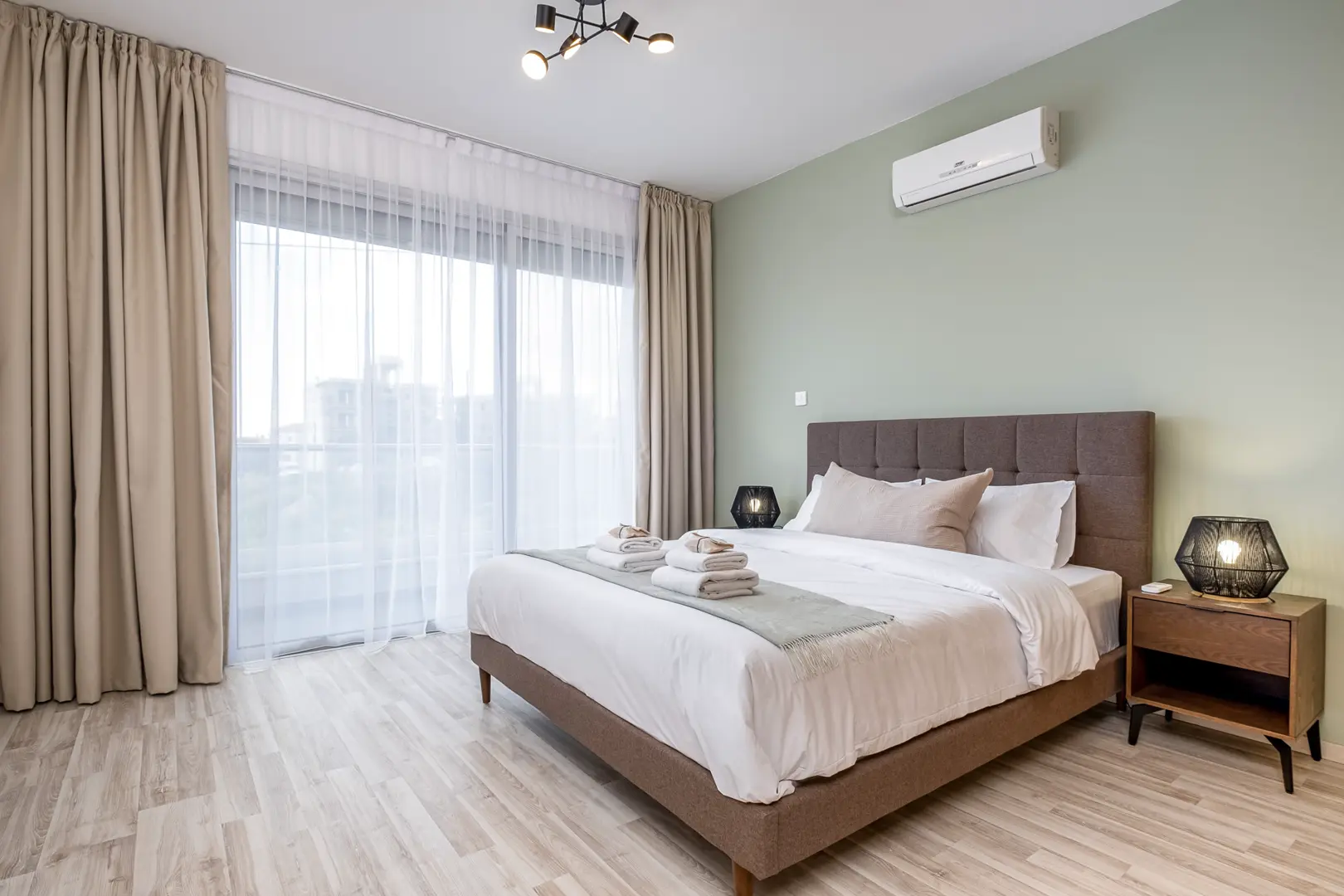 V1 RESIDENCE – photo 6 of 12