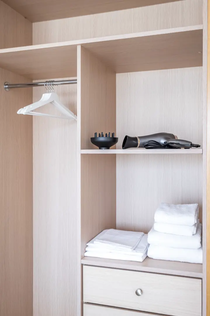 V1 RESIDENCE – photo 9 of 12