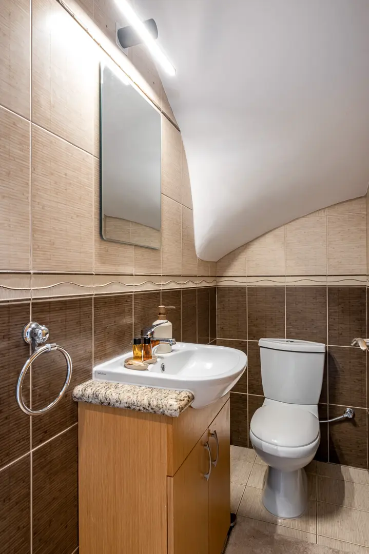 V1 RESIDENCE – photo 10 of 12