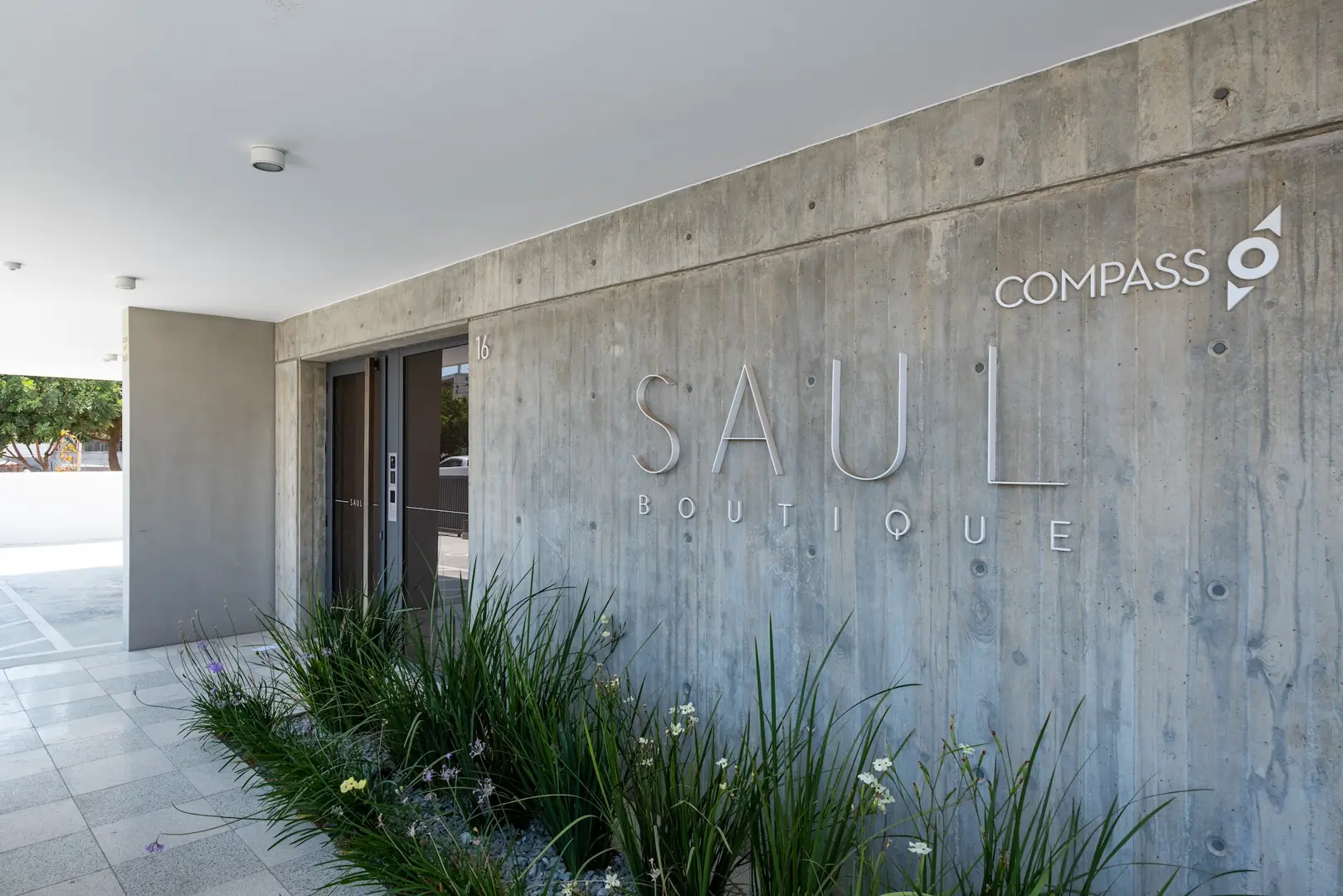 SAUL BOUTIQUE XIII – photo 15 of 16