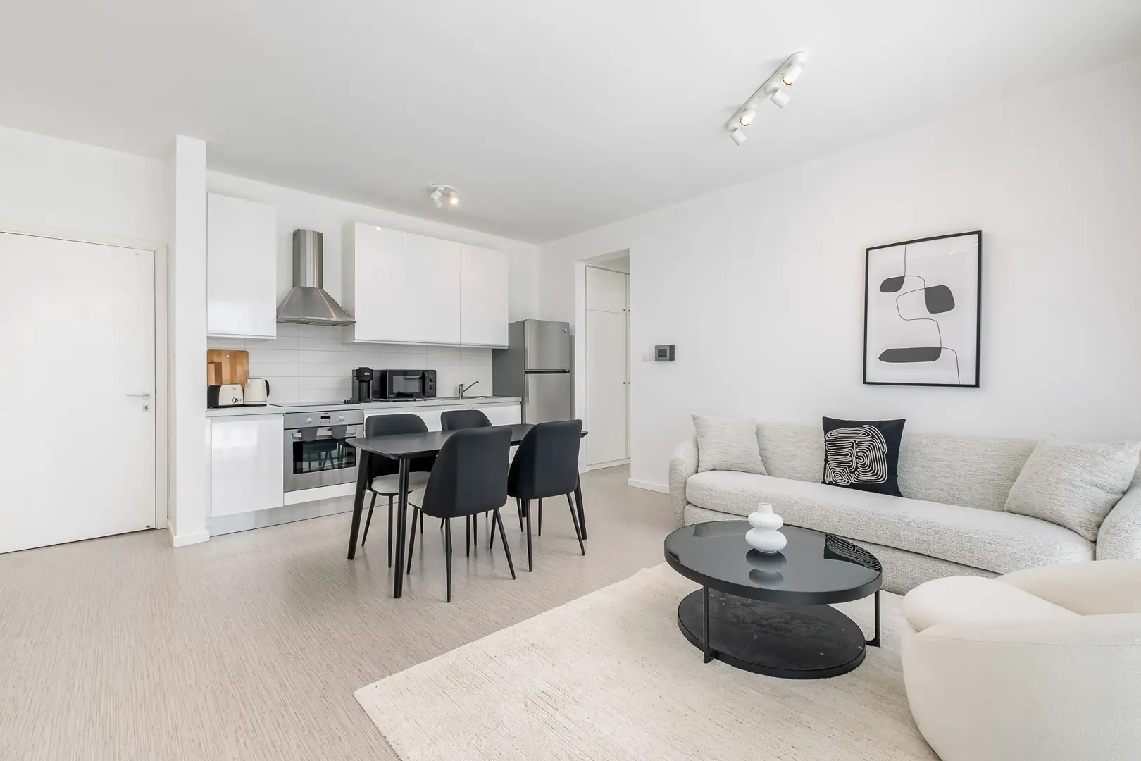 WHITE POPLAR COURT  – photo 2 of 13