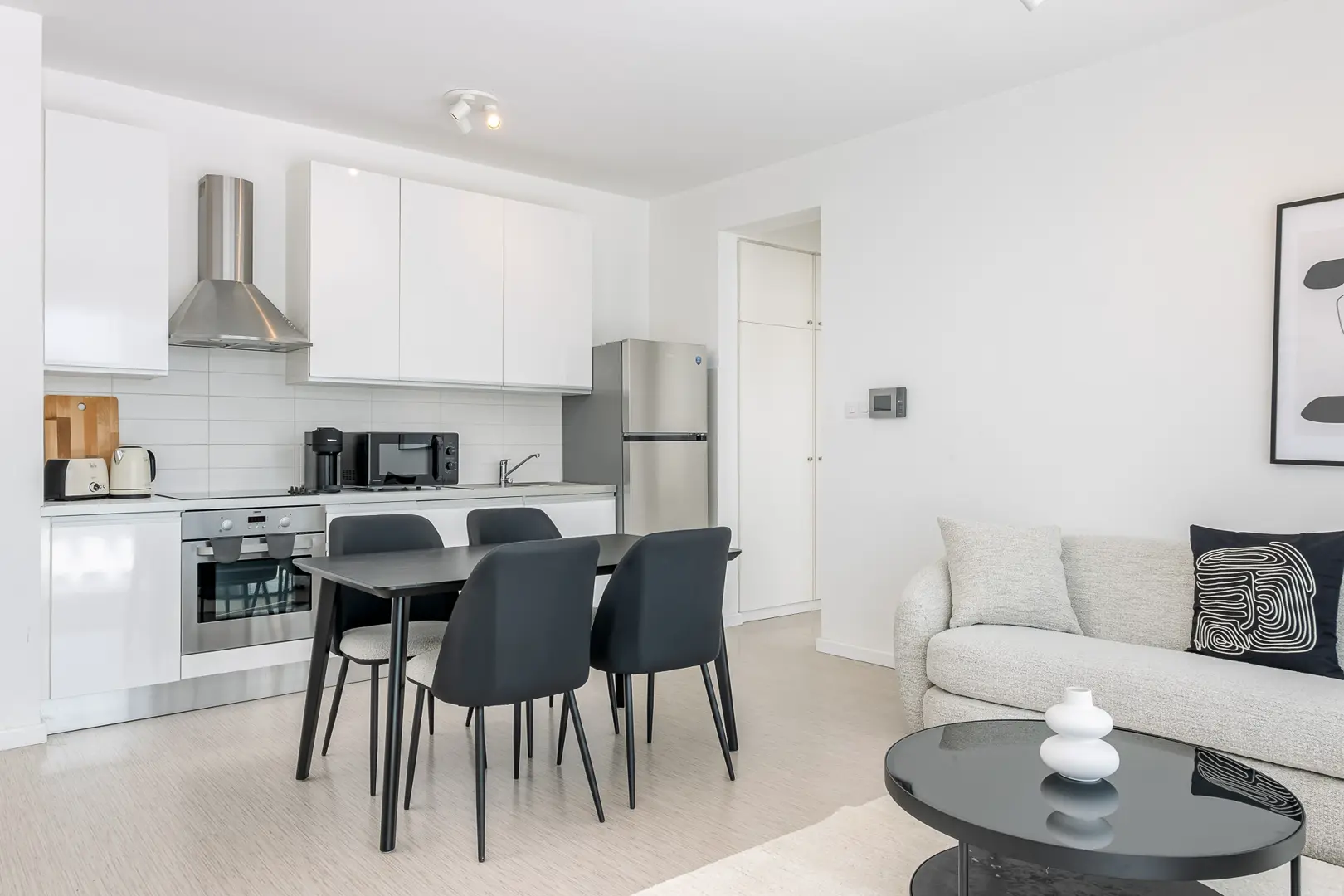 WHITE POPLAR COURT  – photo 4 of 13