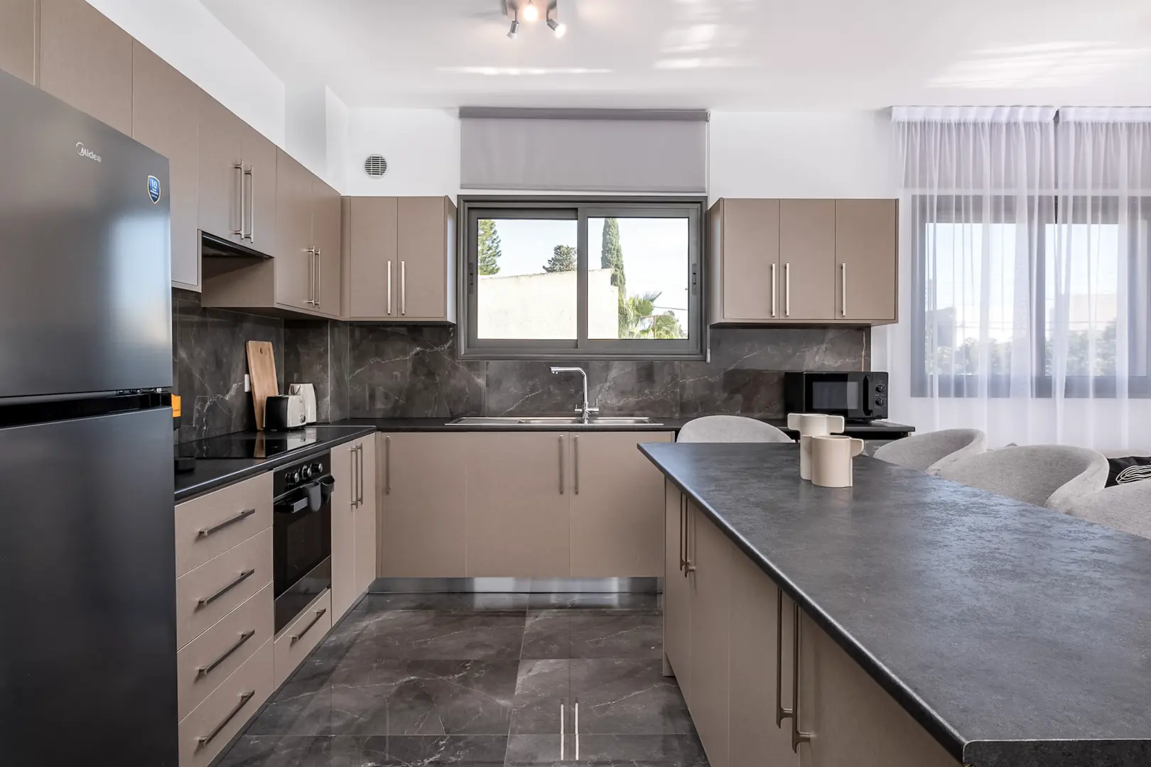 AMALIA COURT I – photo 4 of 11
