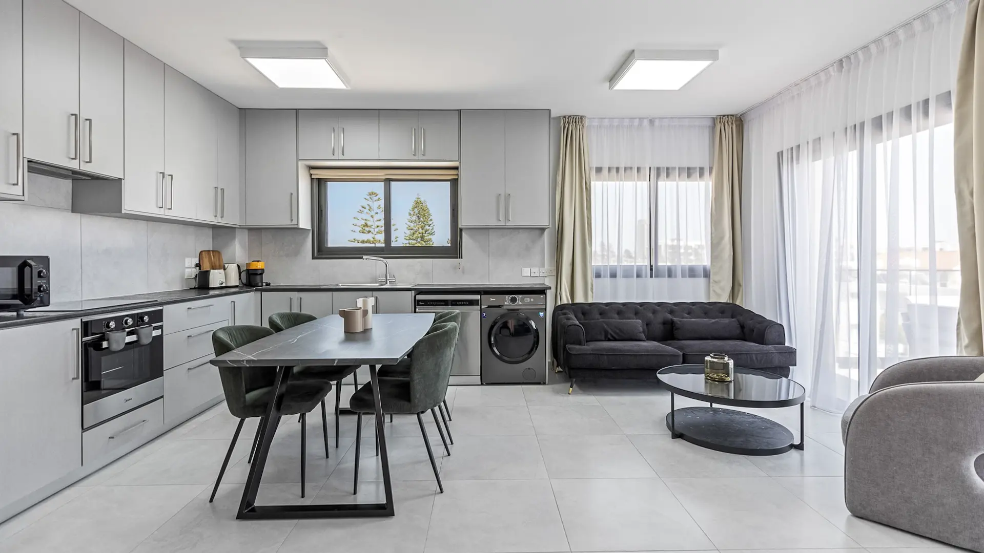 AMALIA COURT III – photo 2 of 11