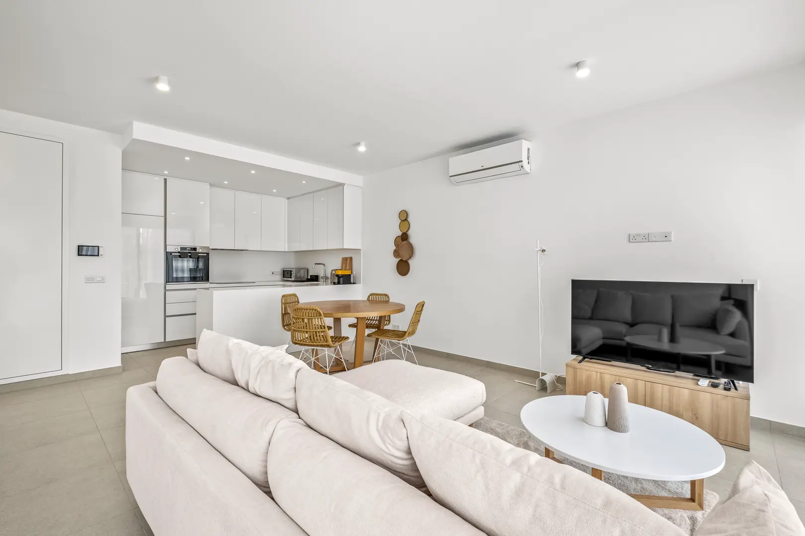 ARIA RESIDENCE I – photo 3 of 17