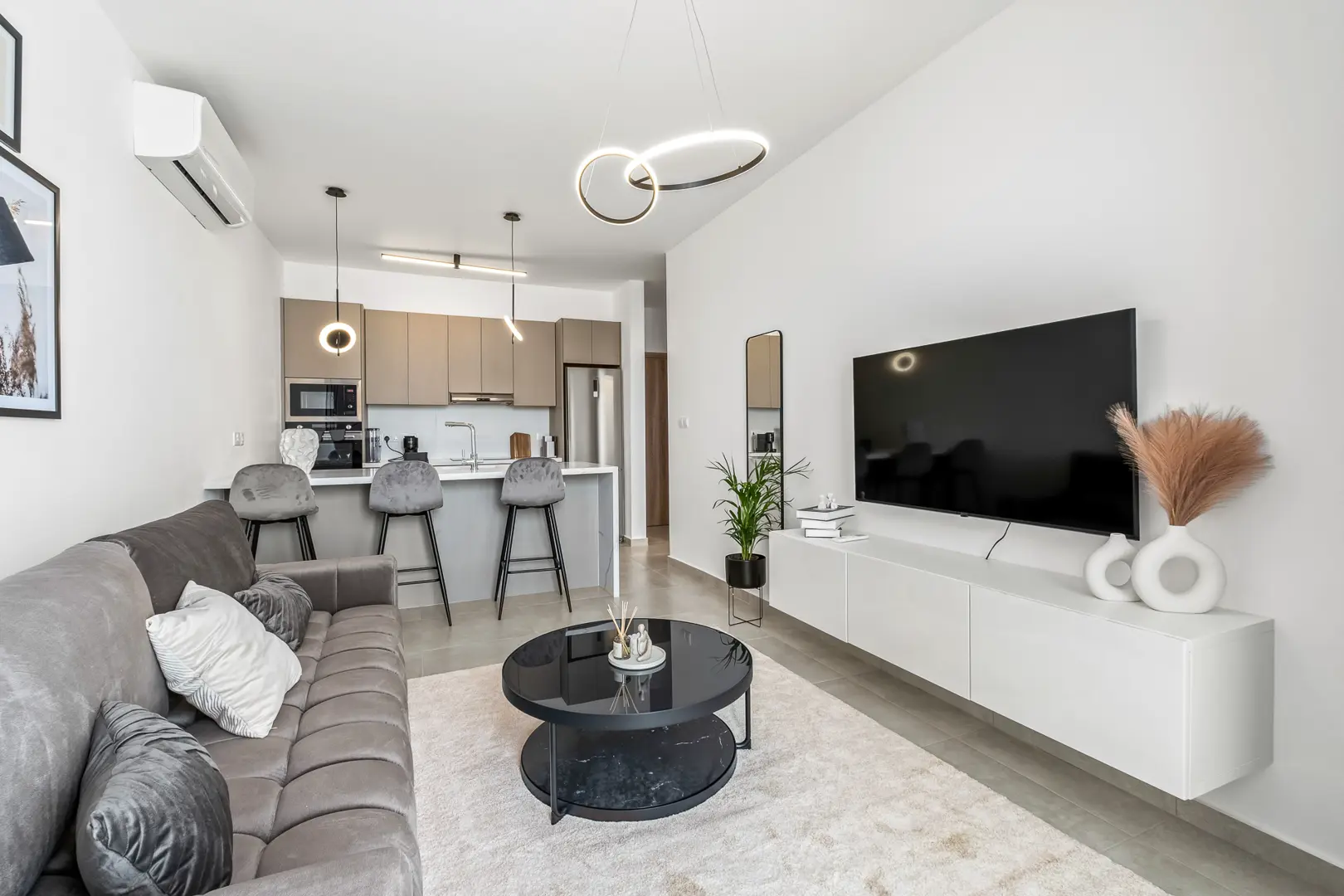 UNIVERSAL RESIDENCES C I – photo 2 of 13