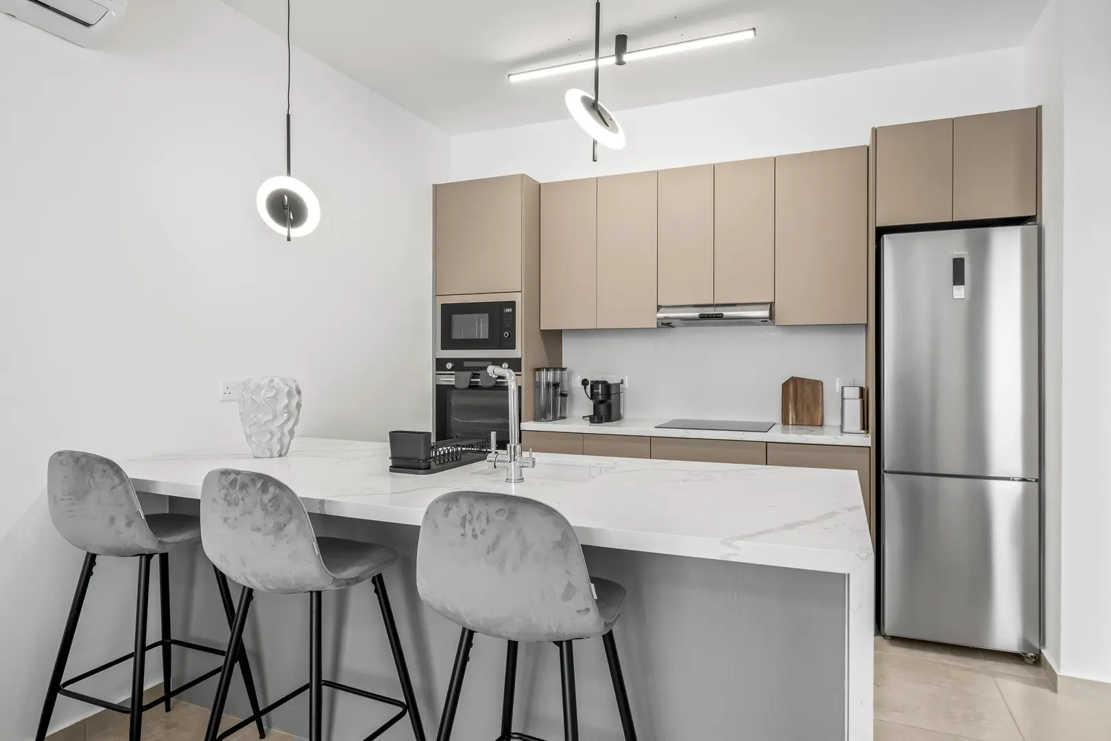 UNIVERSAL RESIDENCES C I – photo 3 of 13