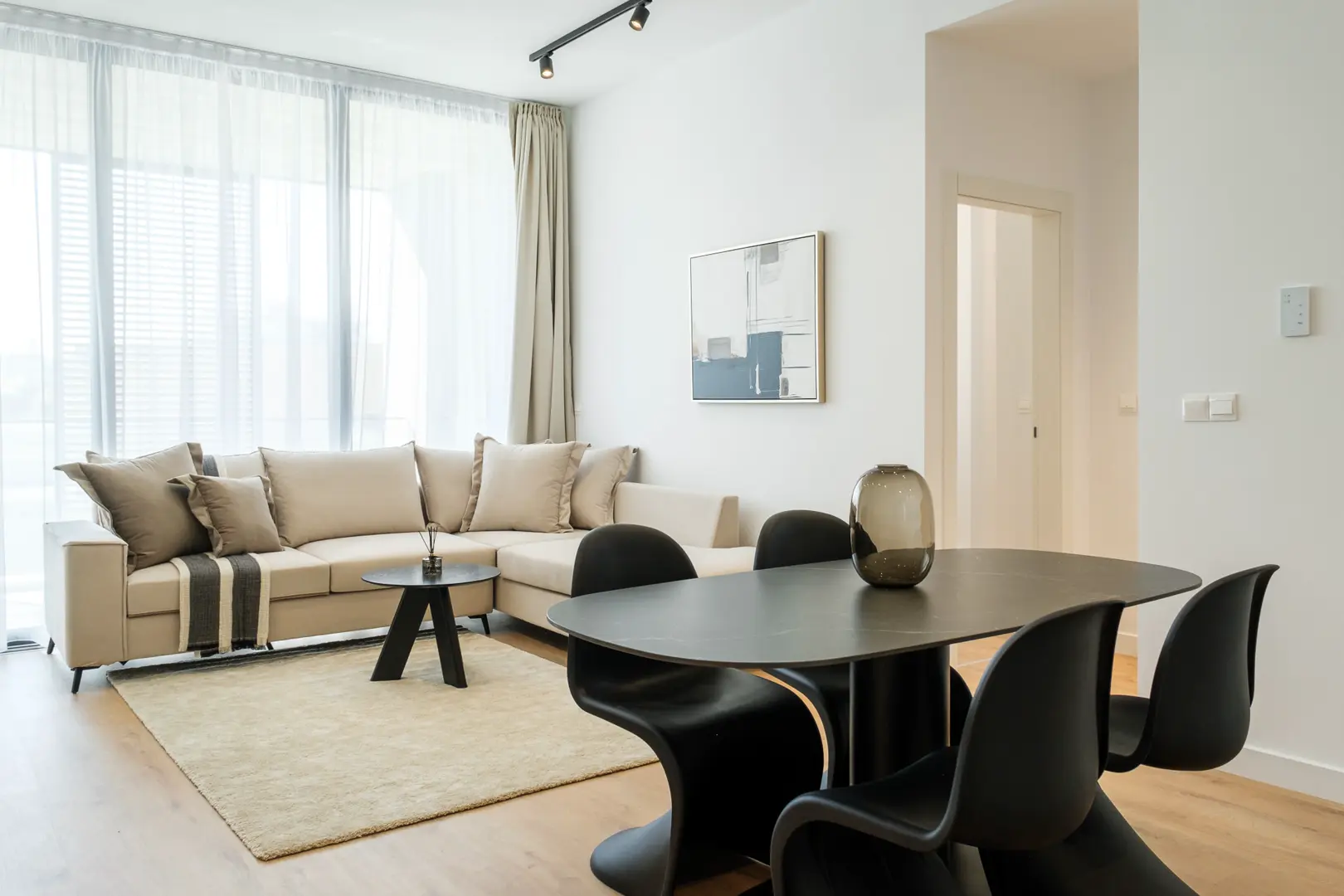 SEQUOIA RESIDENCE III – photo 2 of 31