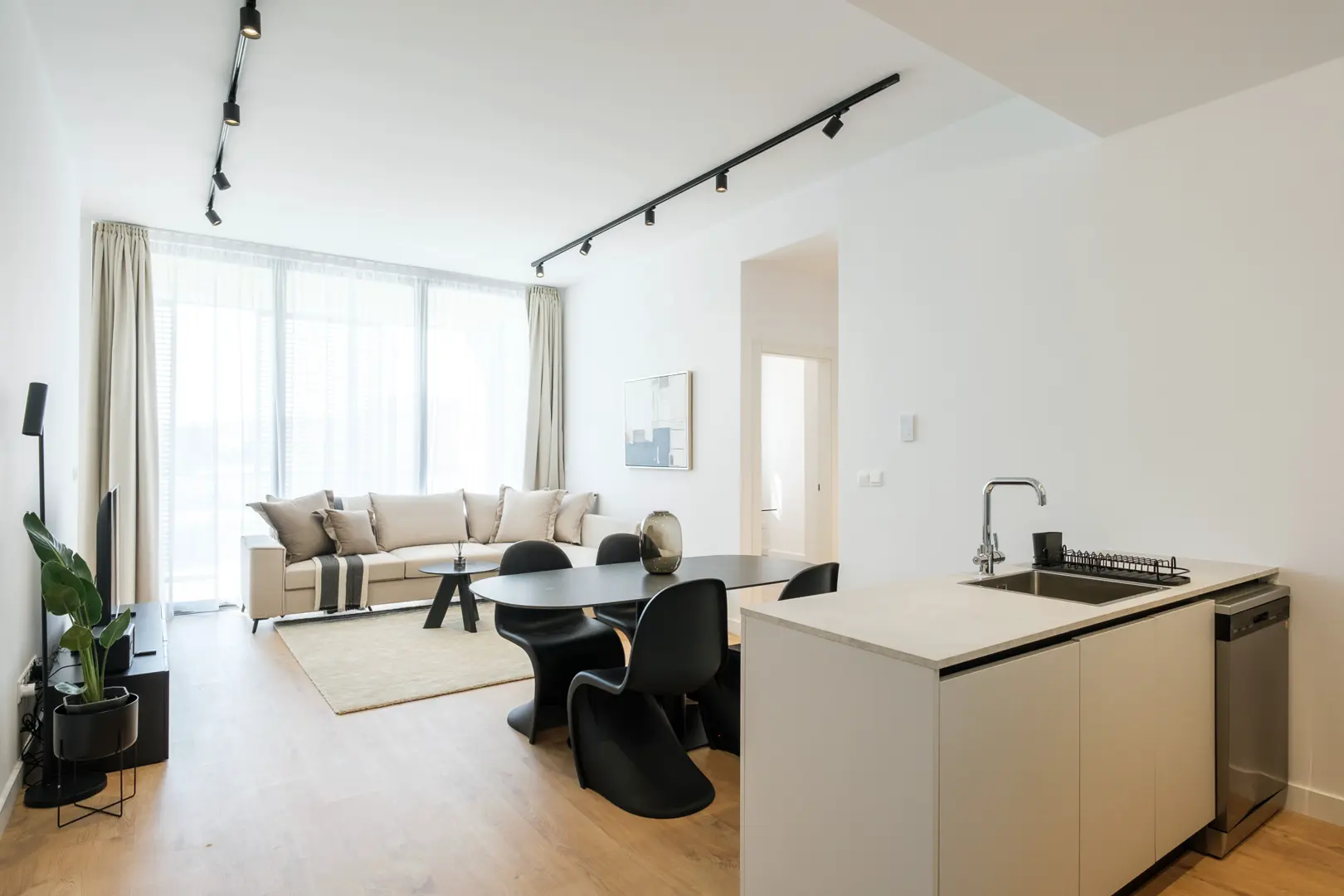 SEQUOIA RESIDENCE III – photo 3 of 31