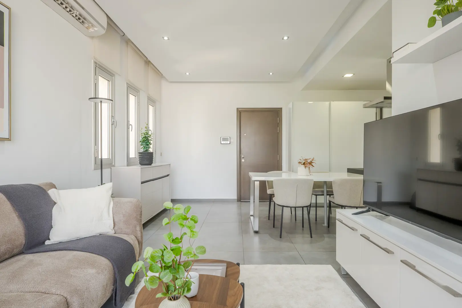 PANARETOS THANOS MANSIONS I – photo 3 of 25